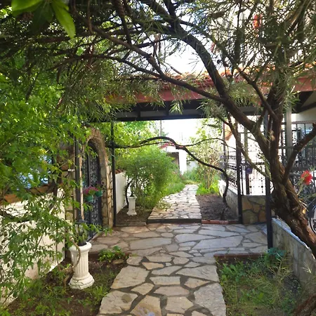 Angels Garden Hotel *